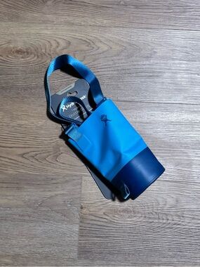 Hydro Flask Two-Tone Blue Bottle Sling Carrier